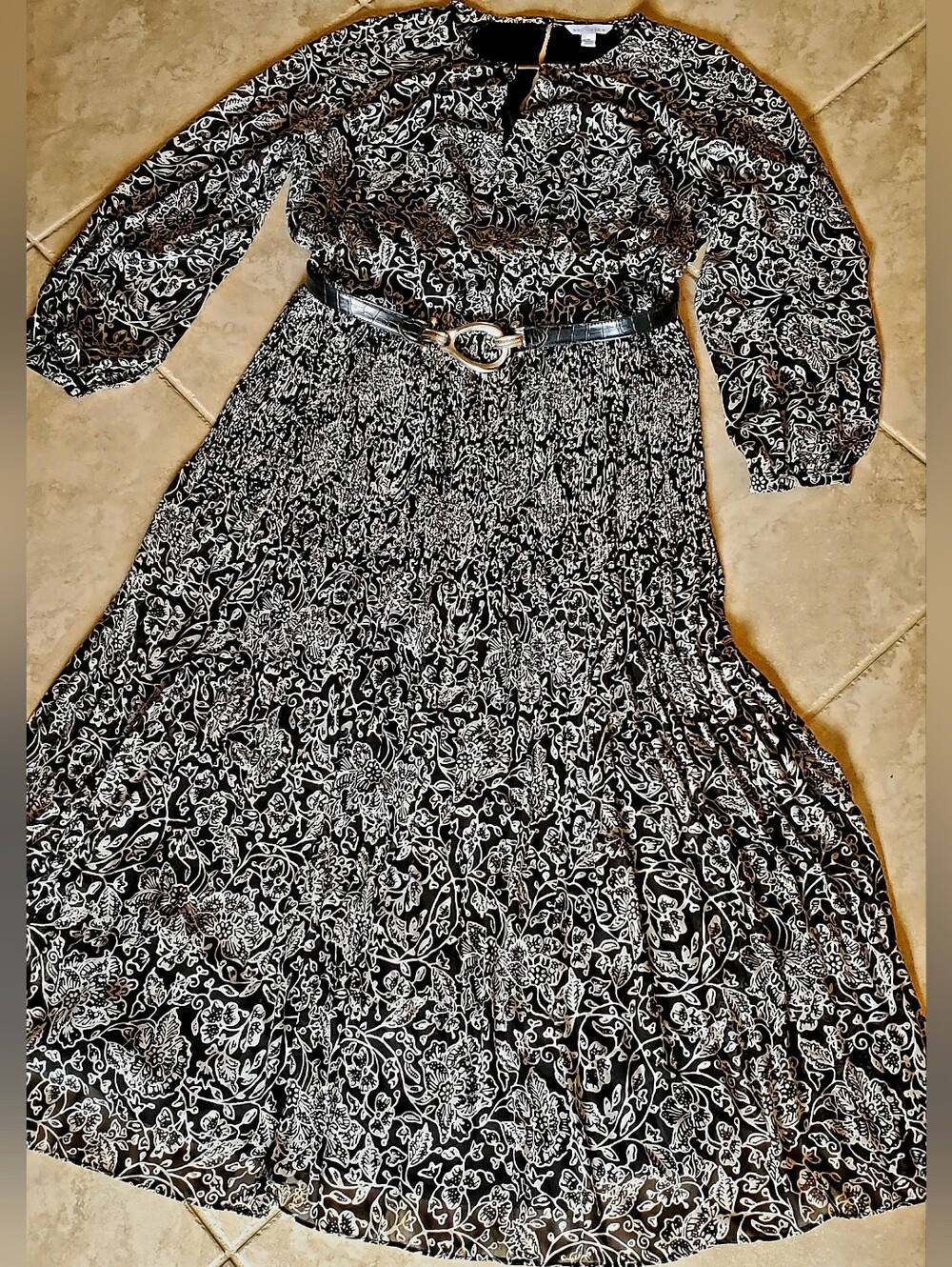Boutique 1X Floral Black/ White Chiffon Polyester Dress Expandable Waist Pleated